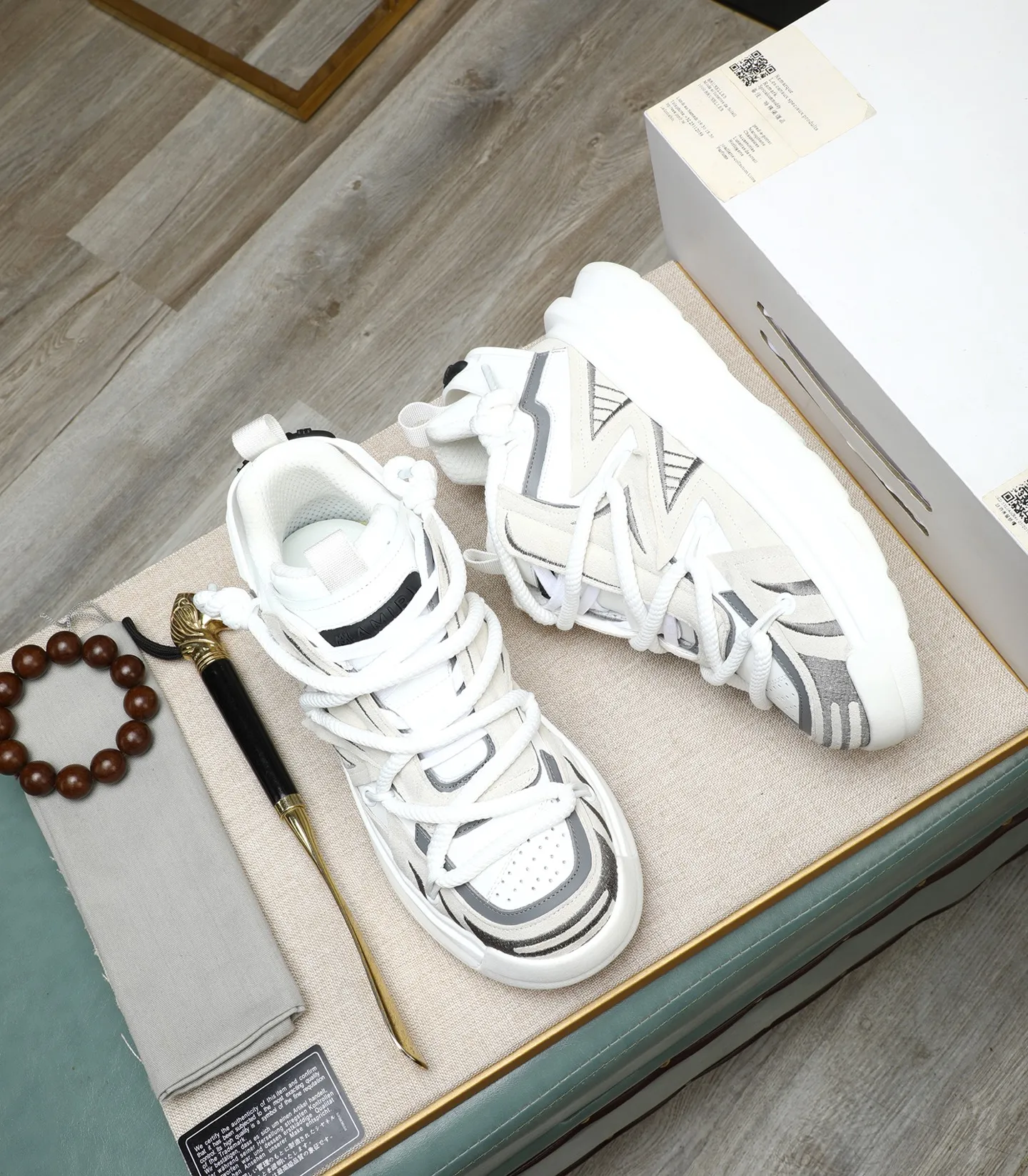 Men's men's shoes💰600 [AMIRI～AMIRI] 2025 spring and summer series new casual shoes🆕The large tongue on the upper and the cross shoe string design are very special! Made of cowhide➕multiple materials spliced➕in breathable mesh, thickened and oversized foam-resistant outsole, it will look good on whoever wears it! The appearance is responsible, the feet are retro and handsome! Size:39-44 (38, 45, 46 customized)